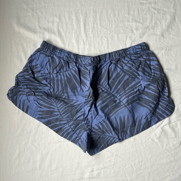 Aerie L women’s blue and black print shorts - Picture 2 of 4